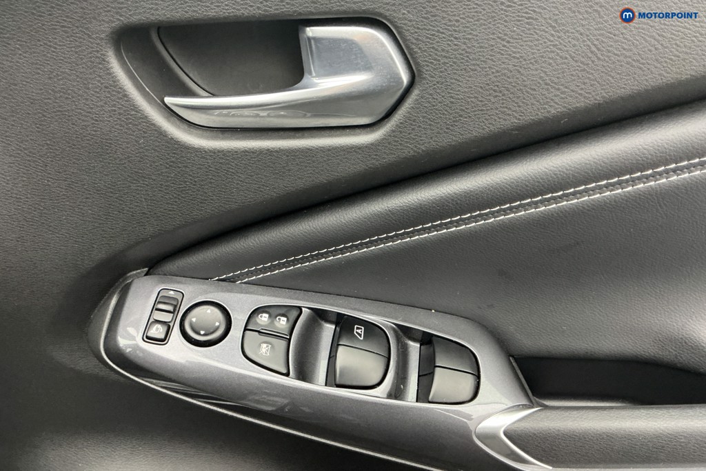 Nissan Juke N-Connecta Automatic Petrol SUV - Stock Number (1600901) - 27th supplementary image