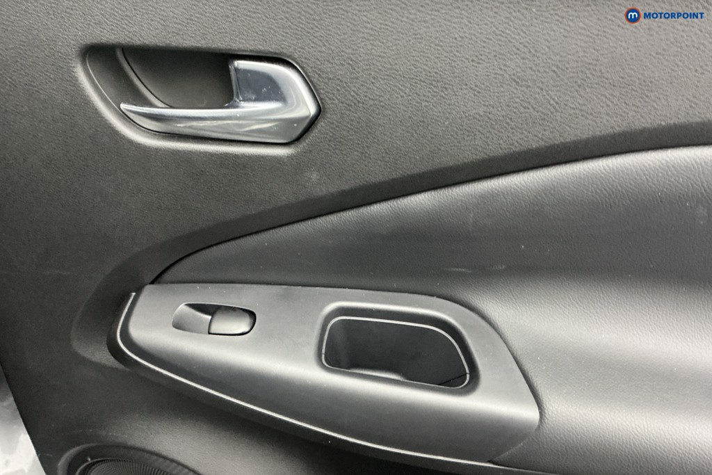 Nissan Juke N-Connecta Automatic Petrol SUV - Stock Number (1600901) - 29th supplementary image