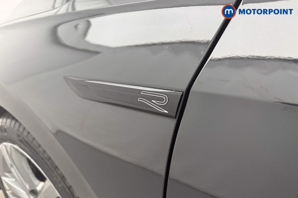 Volkswagen Golf R-Line Manual Petrol Hatchback - Stock Number (1601068) - 30th supplementary image