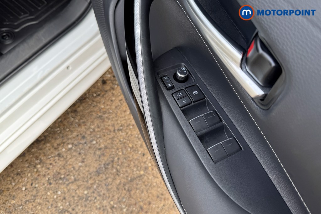 Toyota Corolla Design Automatic Petrol-Electric Hybrid Hatchback - Stock Number (1604186) - 8th supplementary image