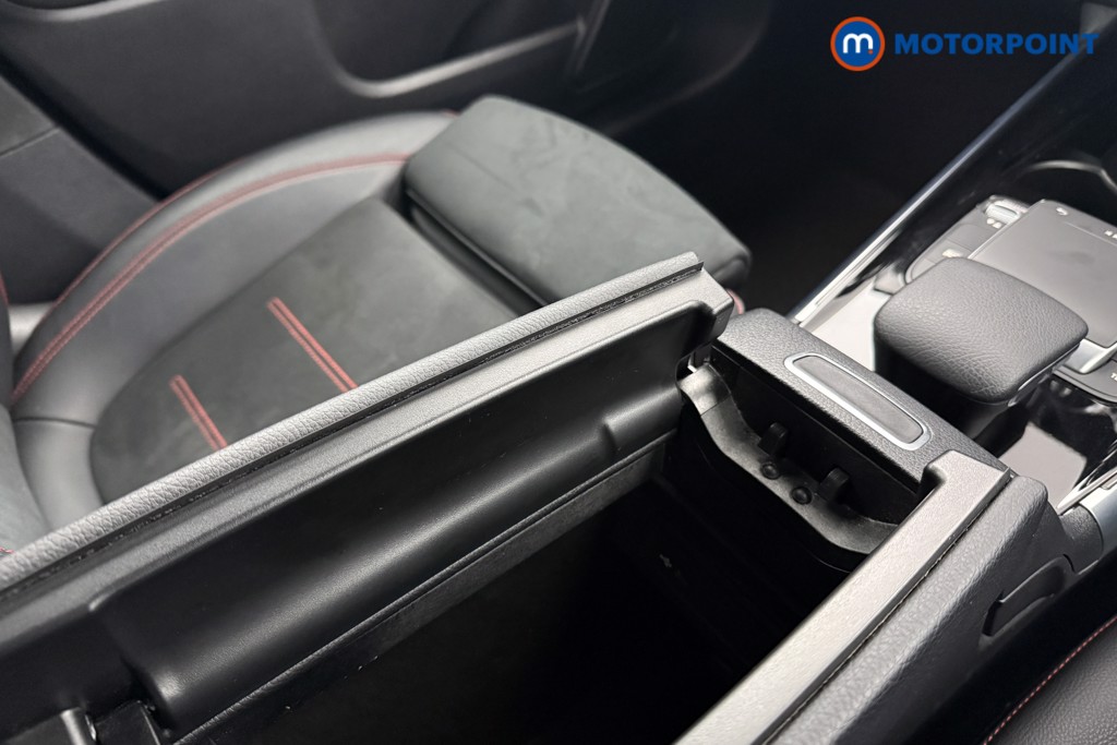 Mercedes-Benz GLB Amg Line Automatic Petrol SUV - Stock Number (1605555) - 17th supplementary image