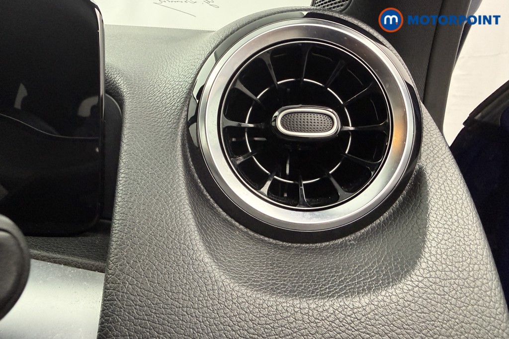 Mercedes-Benz GLB Amg Line Automatic Petrol SUV - Stock Number (1605555) - 19th supplementary image