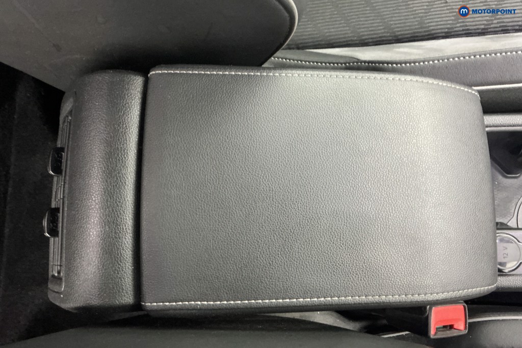 Volkswagen Golf R-Line Manual Petrol Hatchback - Stock Number (1606132) - 18th supplementary image