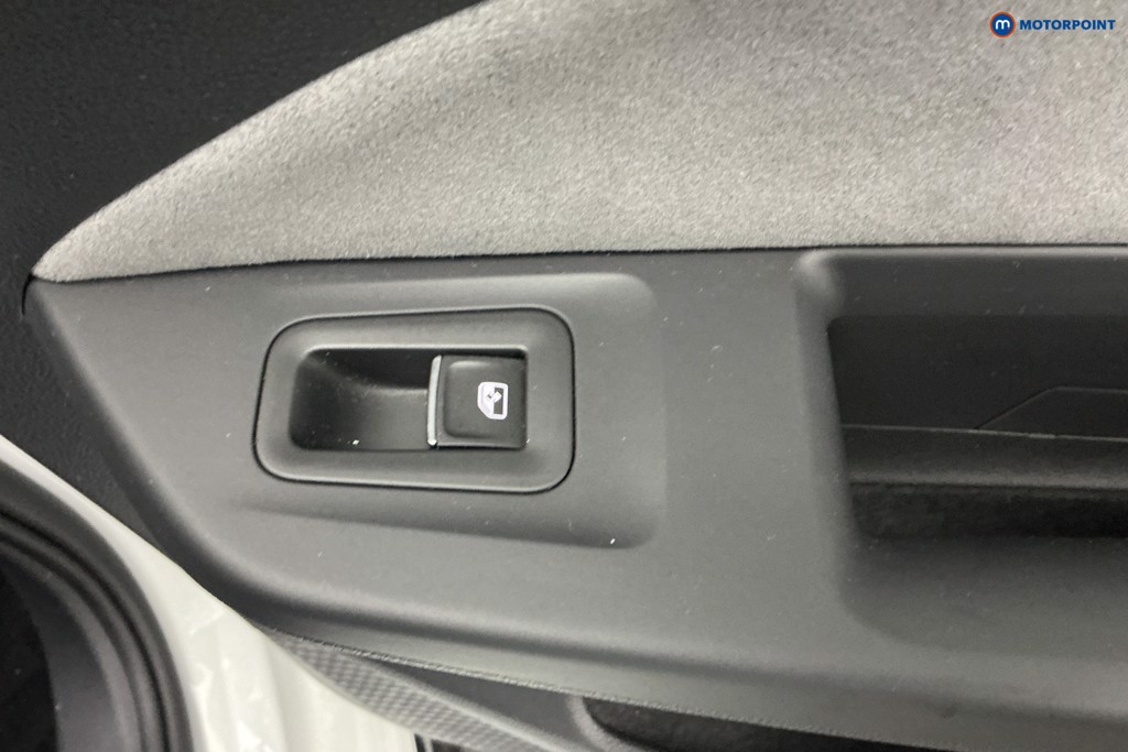 Volkswagen Golf R-Line Manual Petrol Hatchback - Stock Number (1606132) - 30th supplementary image