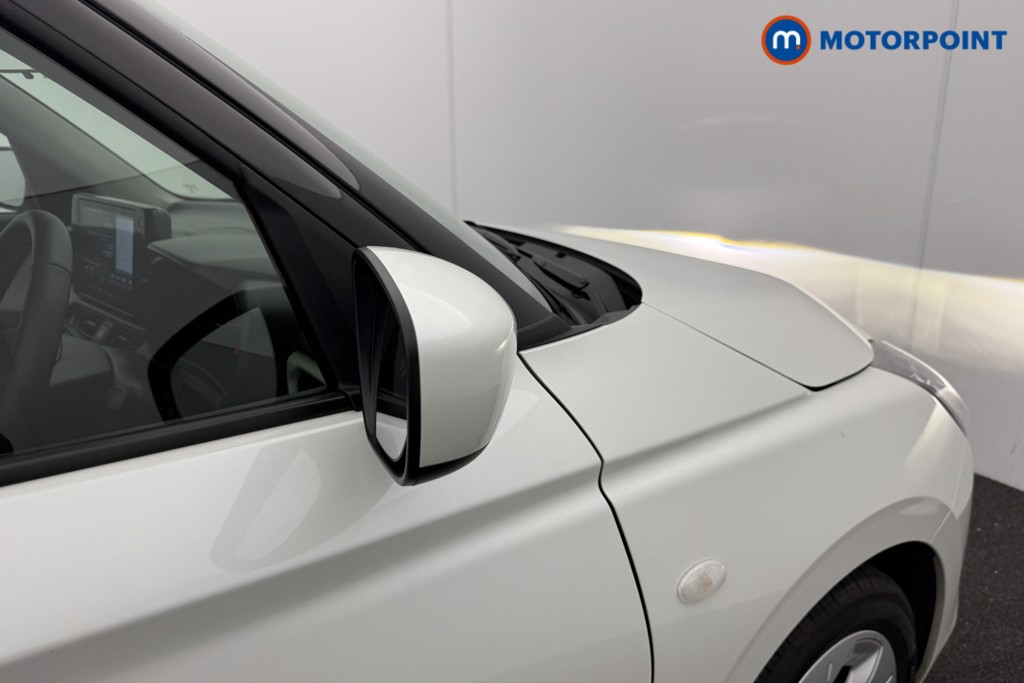 Suzuki Swift Motion Automatic Petrol Hatchback - Stock Number (1607400) - 17th supplementary image