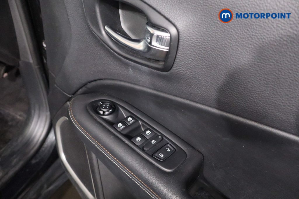 Jeep Compass Longitude Manual Petrol SUV - Stock Number (1608165) - 23rd supplementary image