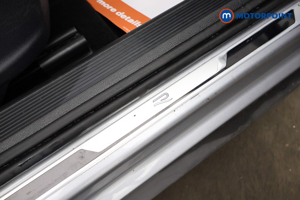 Volkswagen T-Roc R-Line Manual Diesel SUV - Stock Number (1608198) - 23rd supplementary image