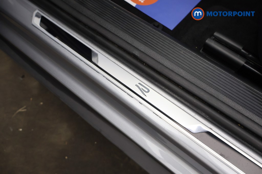 Volkswagen T-Roc R-Line Manual Diesel SUV - Stock Number (1608198) - 35th supplementary image