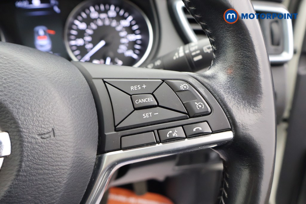 Nissan Qashqai Tekna Manual Diesel SUV - Stock Number (1608295) - 8th supplementary image