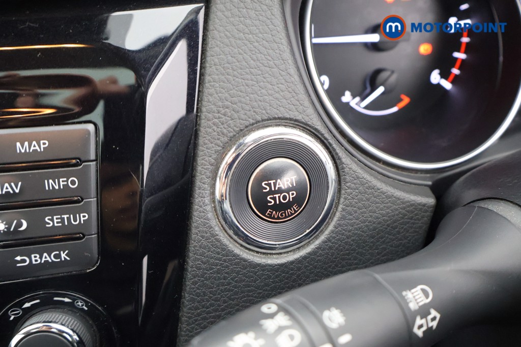 Nissan Qashqai Tekna Manual Diesel SUV - Stock Number (1608295) - 13th supplementary image