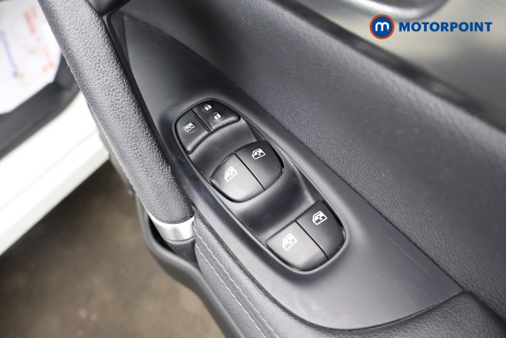 Nissan Qashqai Tekna Manual Diesel SUV - Stock Number (1608295) - 25th supplementary image