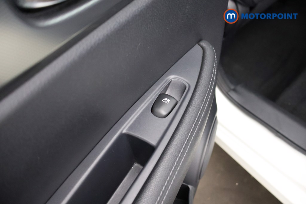 Nissan Qashqai Tekna Manual Diesel SUV - Stock Number (1608295) - 36th supplementary image