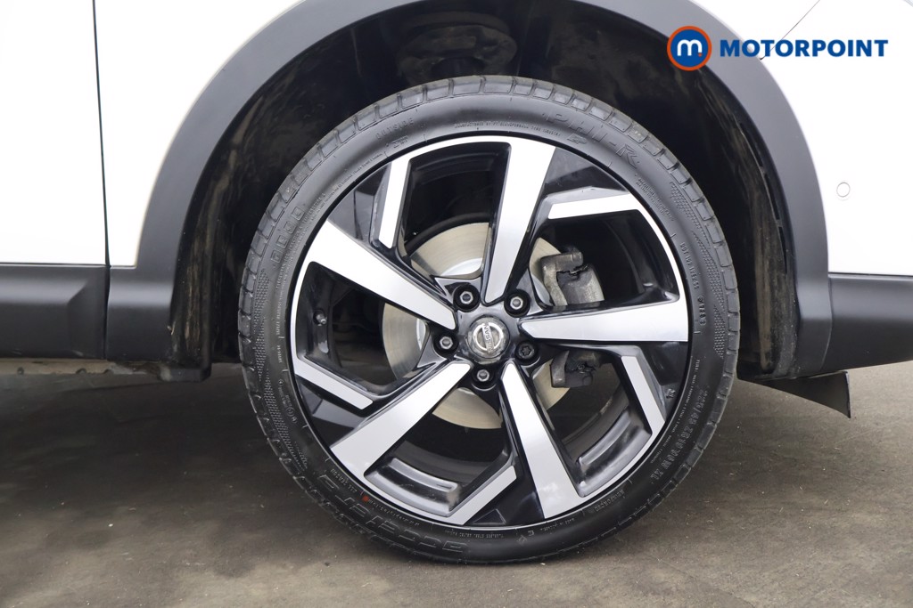 Nissan Qashqai Tekna Manual Diesel SUV - Stock Number (1608295) - 1st supplementary image