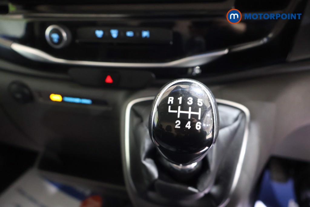 Ford Transit Limited Manual Diesel Medium Roof Van - Stock Number (1608716) - 9th supplementary image