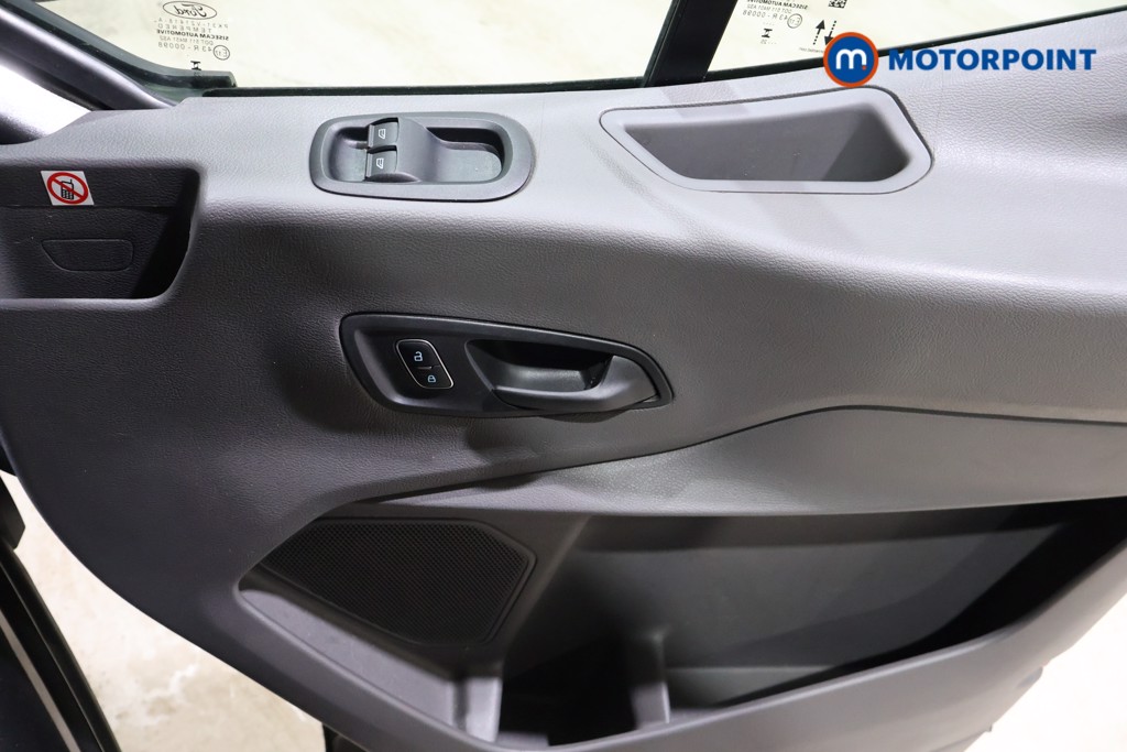 Ford Transit Limited Manual Diesel Medium Roof Van - Stock Number (1608716) - 14th supplementary image