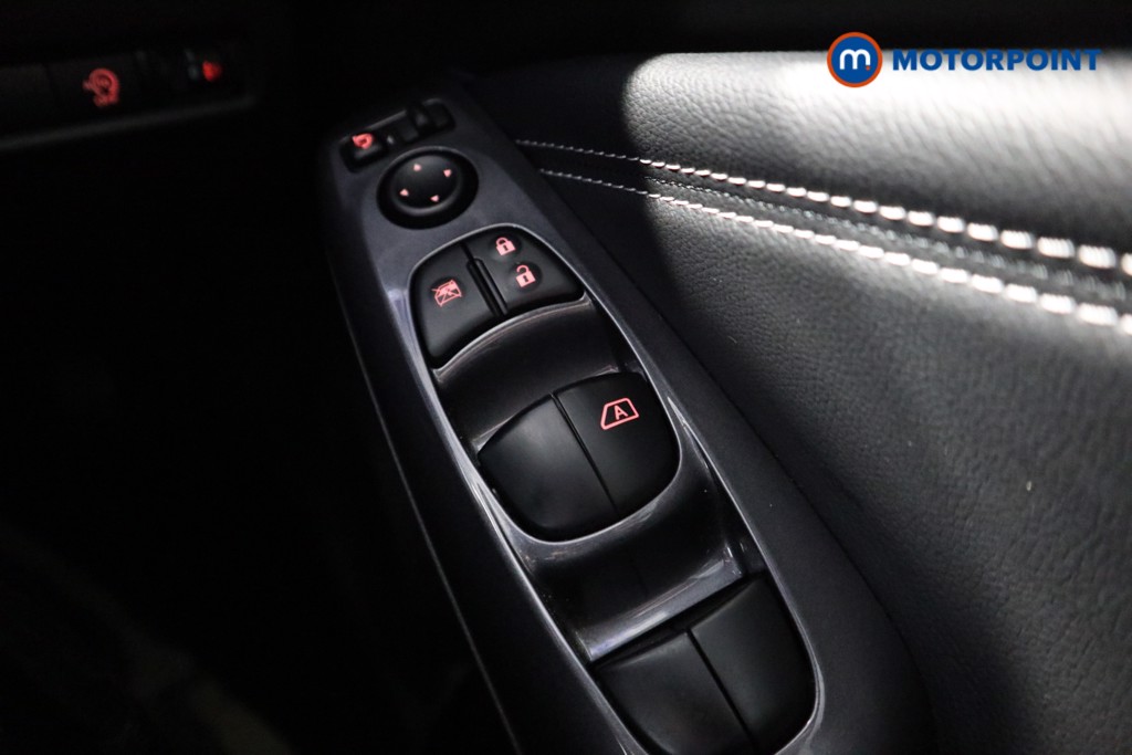 Nissan Juke N-Connecta Automatic Petrol SUV - Stock Number (1609826) - 6th supplementary image