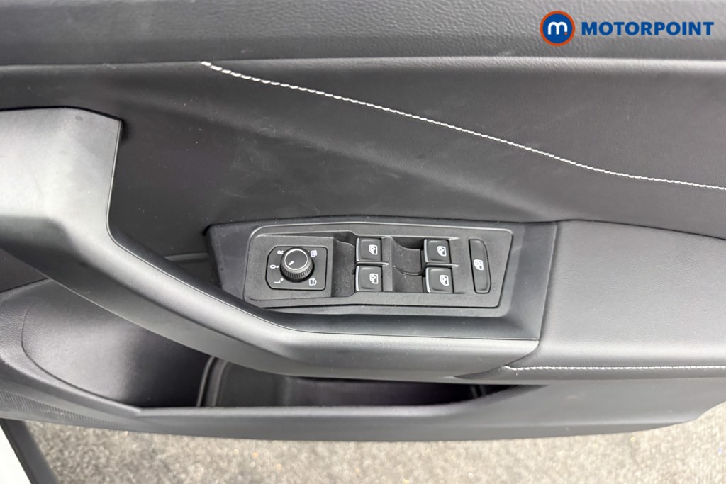 Volkswagen T-Roc Black Edition Automatic Petrol SUV - Stock Number (1611215) - 17th supplementary image