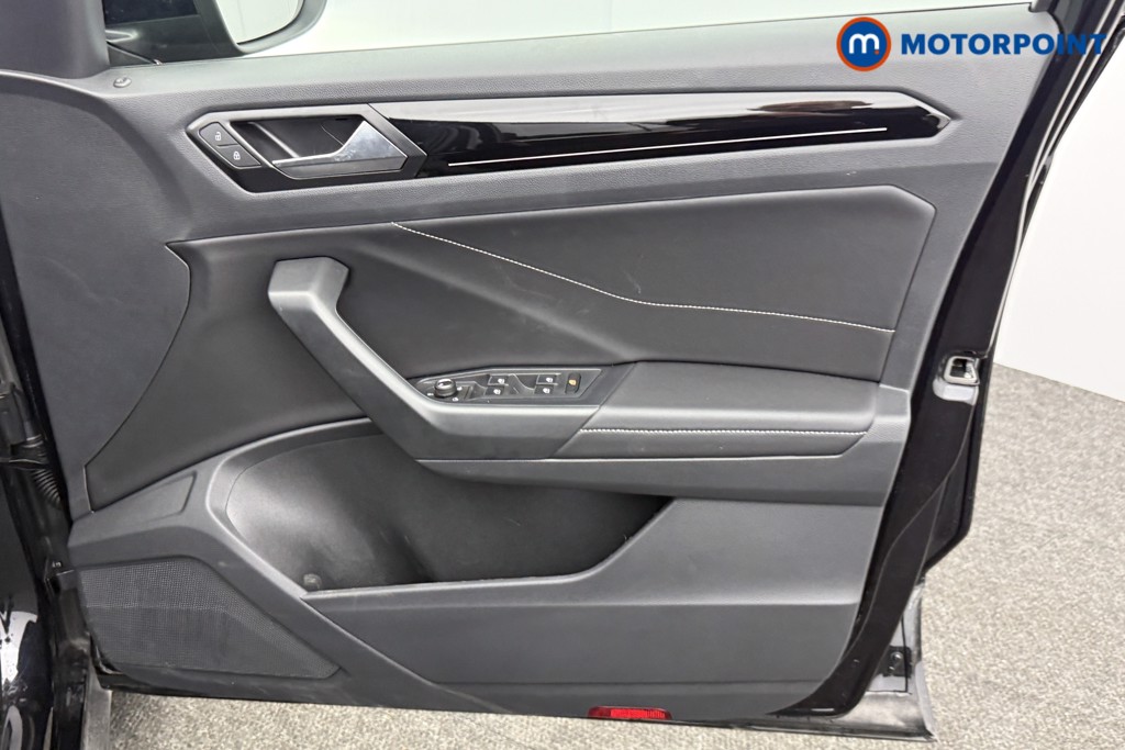 Volkswagen T-Roc Black Edition Automatic Petrol SUV - Stock Number (1611216) - 18th supplementary image