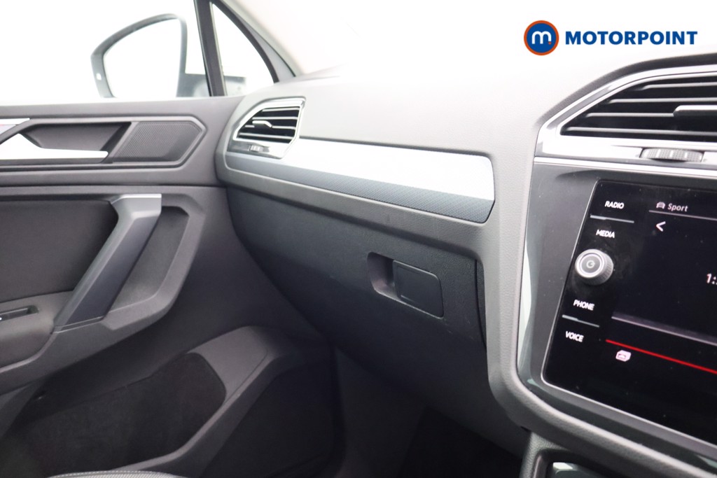 Volkswagen Tiguan Active Automatic Petrol SUV - Stock Number (1611362) - 20th supplementary image