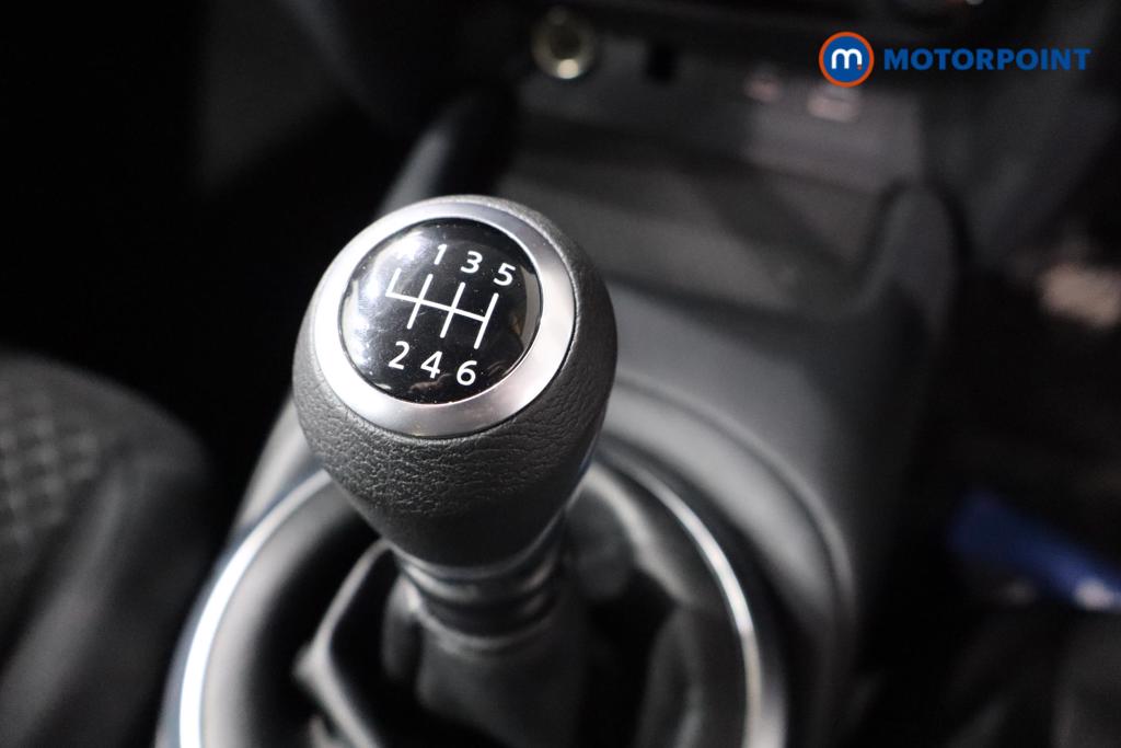 Nissan Juke Acenta Premium Manual Petrol SUV - Stock Number (1611367) - 4th supplementary image