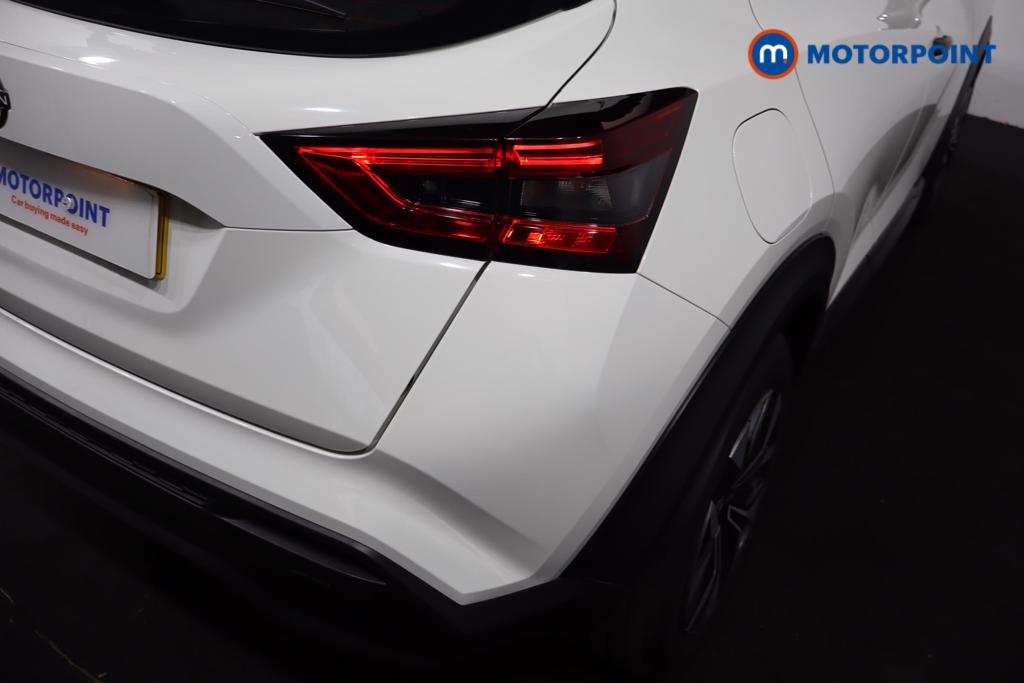 Nissan Juke Acenta Premium Manual Petrol SUV - Stock Number (1611367) - 15th supplementary image