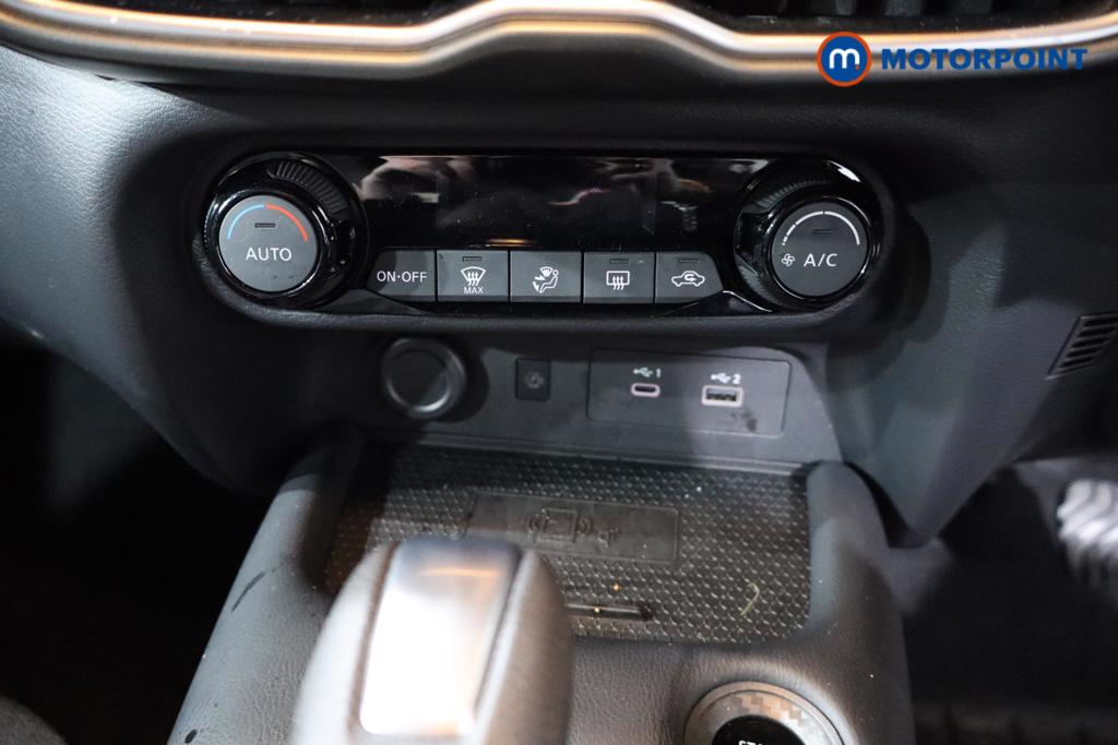 Nissan Juke N-Connecta Automatic Petrol SUV - Stock Number (1611385) - 4th supplementary image