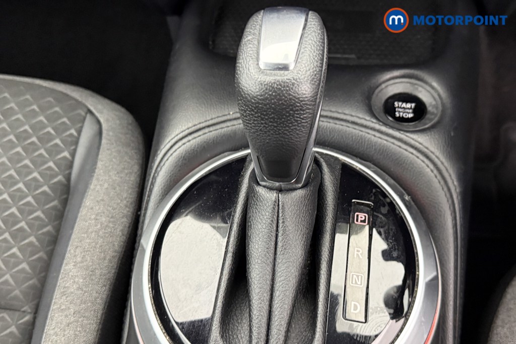 Nissan Juke N-Connecta Automatic Petrol SUV - Stock Number (1611399) - 11th supplementary image
