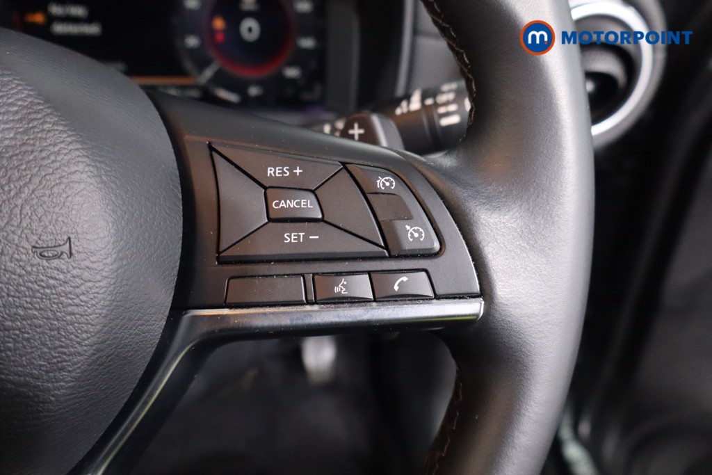 Nissan Juke N-Connecta Automatic Petrol SUV - Stock Number (1610352) - 8th supplementary image