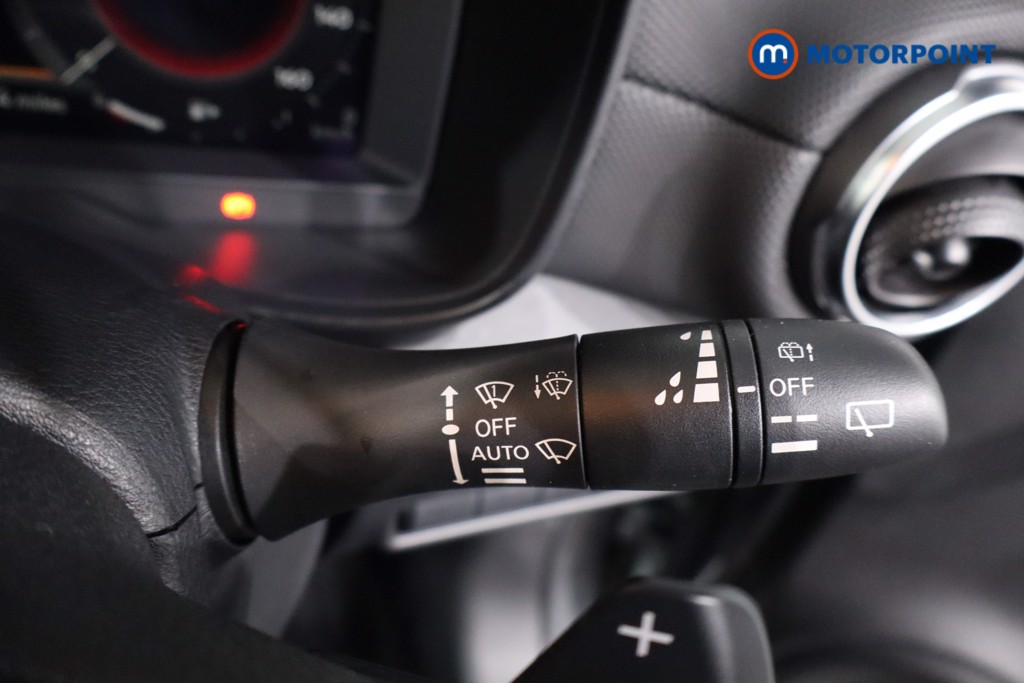 Nissan Juke N-Connecta Automatic Petrol SUV - Stock Number (1610352) - 15th supplementary image