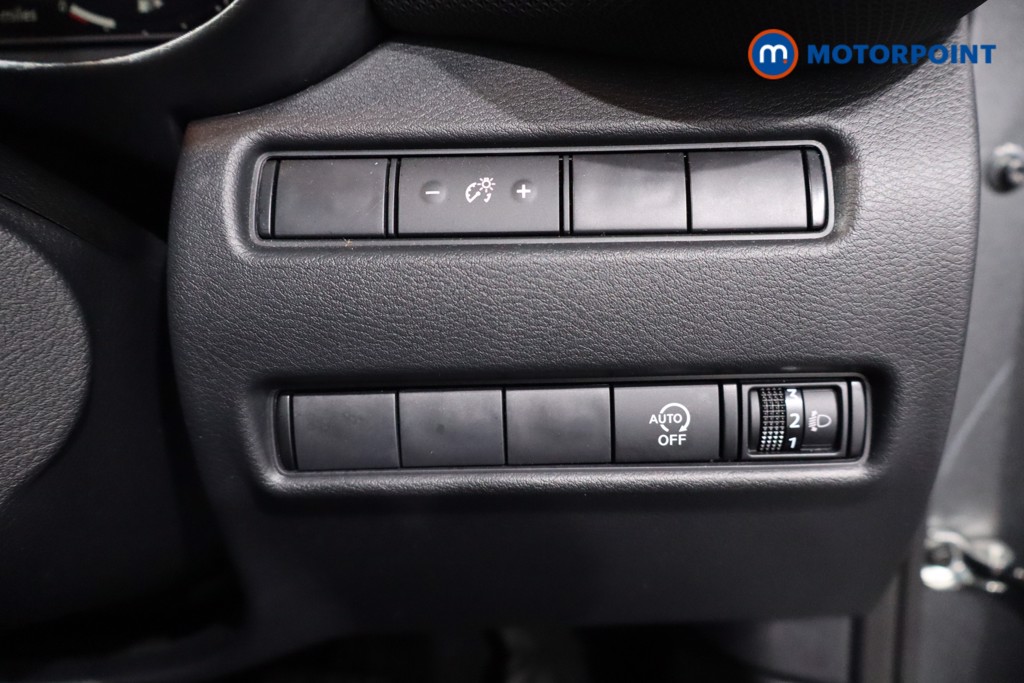 Nissan Juke N-Connecta Automatic Petrol SUV - Stock Number (1610352) - 17th supplementary image