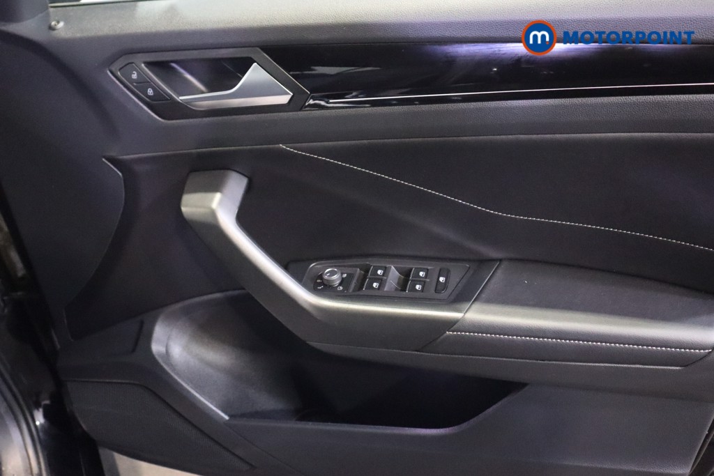 Volkswagen T-Roc R-Line Automatic Diesel SUV - Stock Number (1590939) - 13th supplementary image