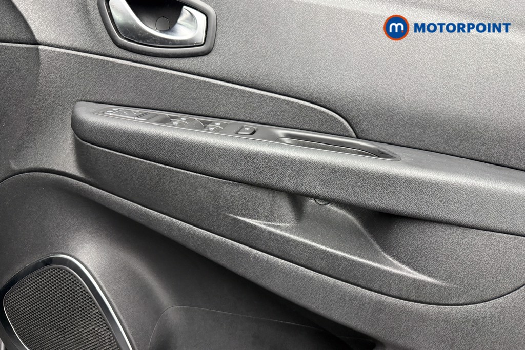 Renault Captur Iconic Manual Petrol SUV - Stock Number (1595302) - 17th supplementary image