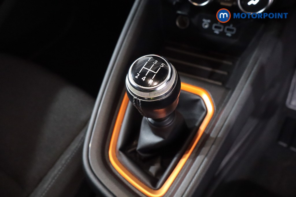 Renault Clio Iconic Manual Petrol Hatchback - Stock Number (1597950) - 17th supplementary image