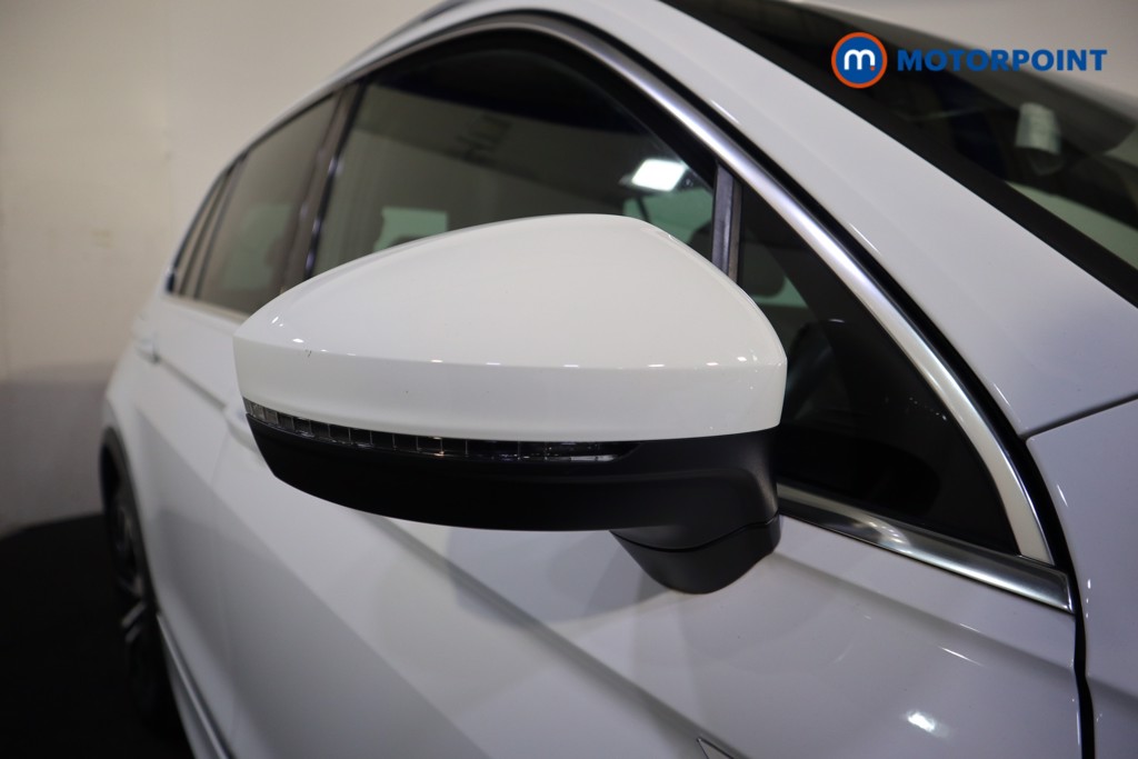 Volkswagen Tiguan R-Line Tech Automatic Petrol SUV - Stock Number (1607660) - 32nd supplementary image