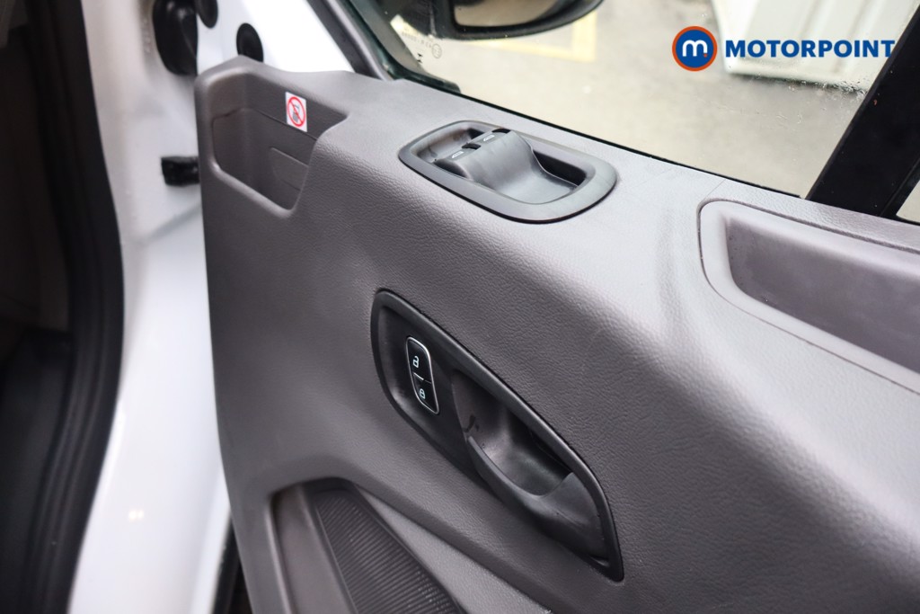 Ford Transit Limited Automatic Diesel Medium Roof Van - Stock Number (1608659) - 21st supplementary image