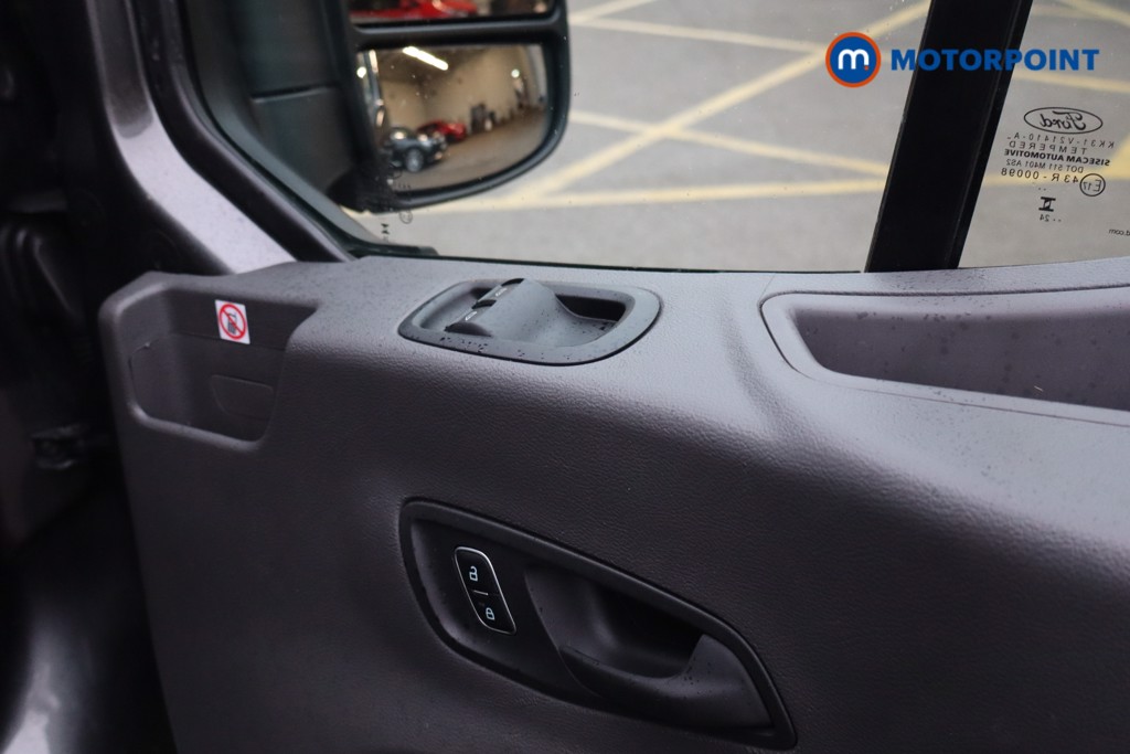 Ford Transit Limited Automatic Diesel Medium Roof Van - Stock Number (1609381) - 22nd supplementary image