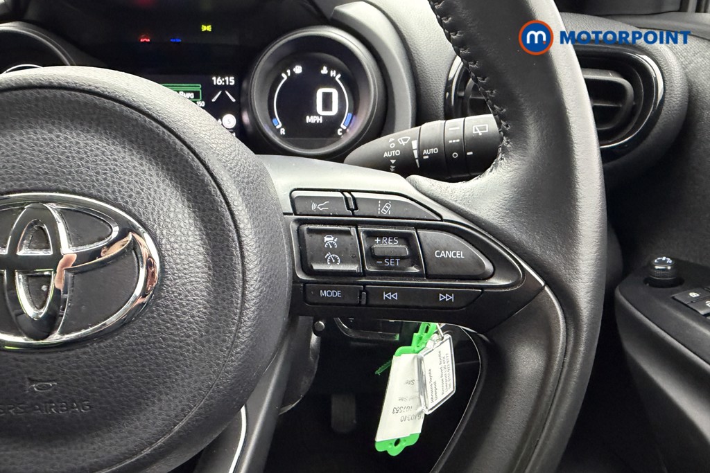 Toyota Yaris Design Automatic Petrol-Electric Hybrid Hatchback - Stock Number (1610340) - 4th supplementary image