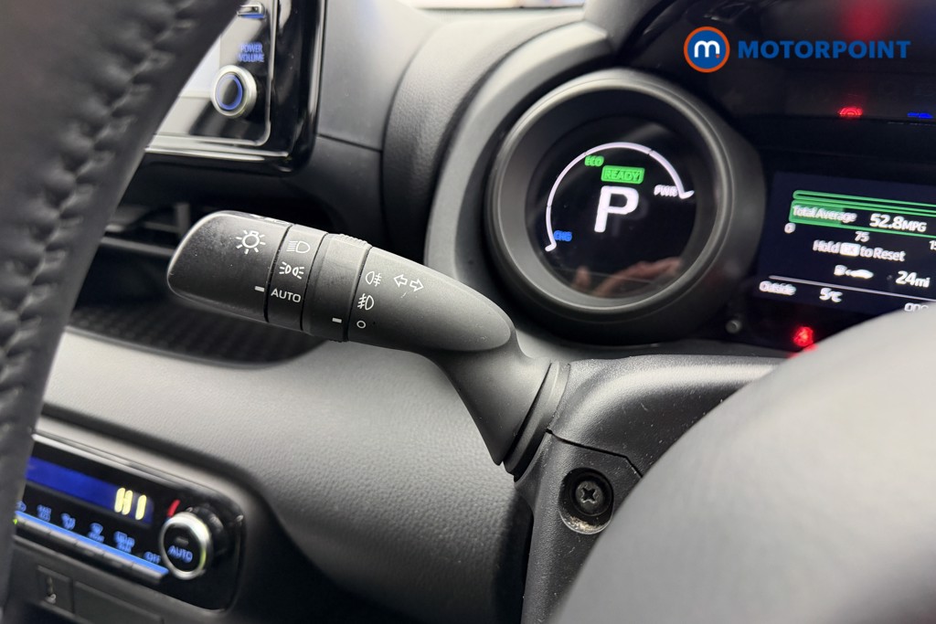 Toyota Yaris Design Automatic Petrol-Electric Hybrid Hatchback - Stock Number (1610340) - 5th supplementary image