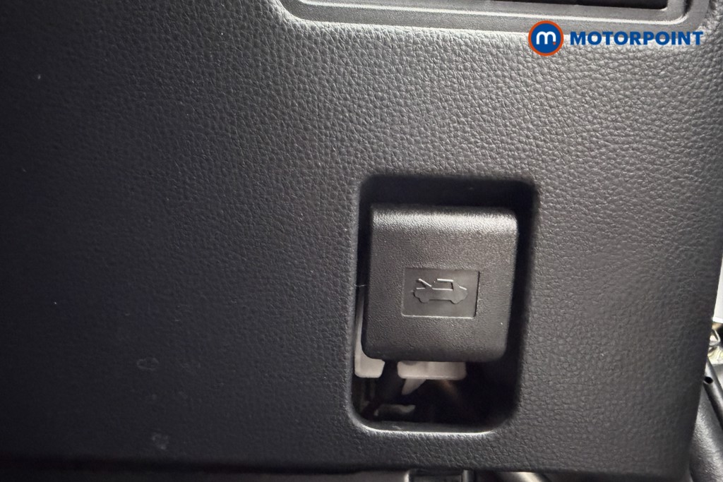 Toyota Yaris Design Automatic Petrol-Electric Hybrid Hatchback - Stock Number (1610340) - 8th supplementary image