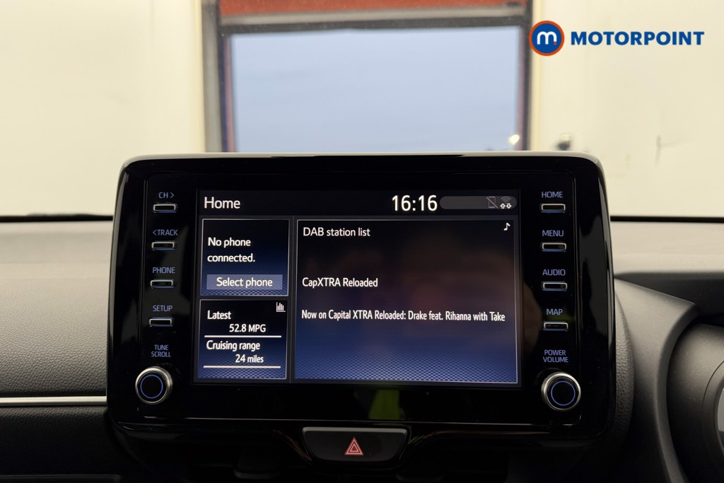 Toyota Yaris Design Automatic Petrol-Electric Hybrid Hatchback - Stock Number (1610340) - 9th supplementary image