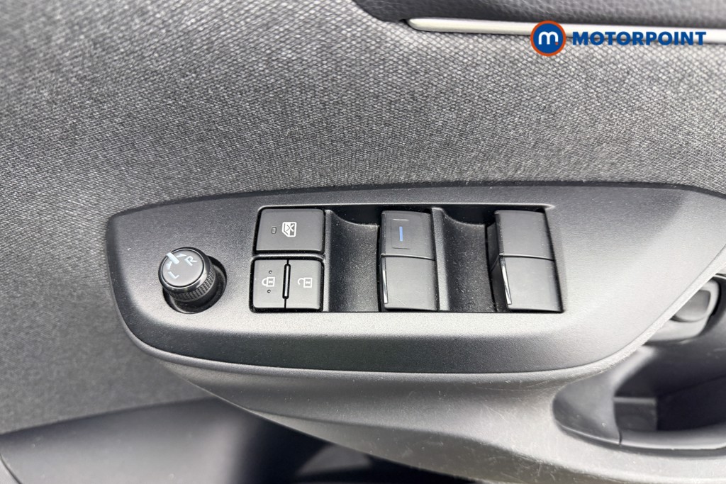 Toyota Yaris Design Automatic Petrol-Electric Hybrid Hatchback - Stock Number (1610340) - 18th supplementary image