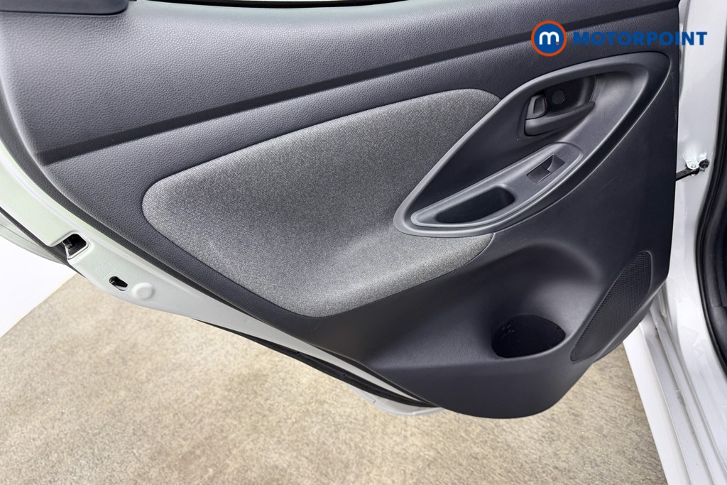 Toyota Yaris Design Automatic Petrol-Electric Hybrid Hatchback - Stock Number (1610340) - 28th supplementary image