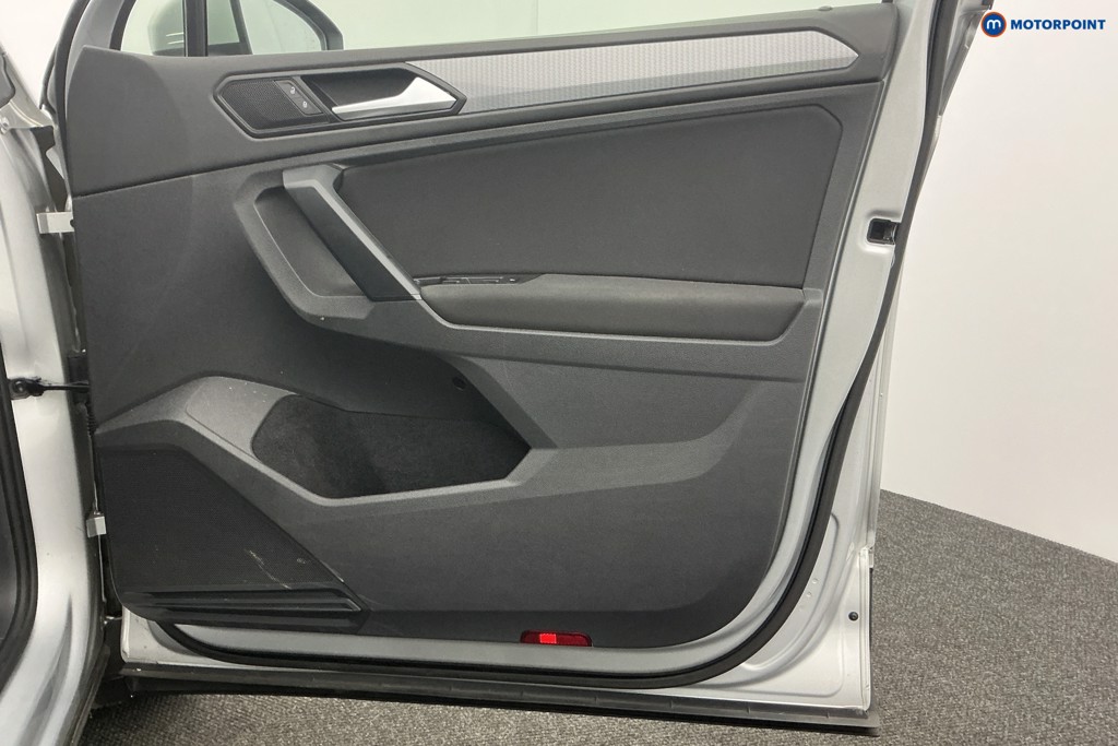 Volkswagen Tiguan Life Manual Petrol SUV - Stock Number (1601825) - 27th supplementary image