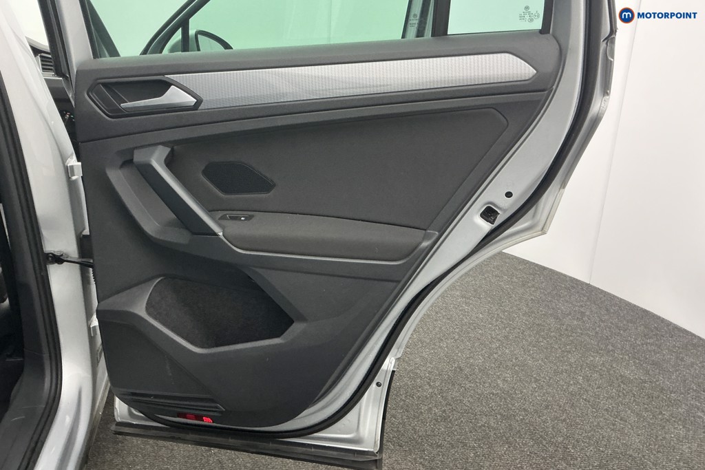 Volkswagen Tiguan Life Manual Petrol SUV - Stock Number (1601825) - 30th supplementary image