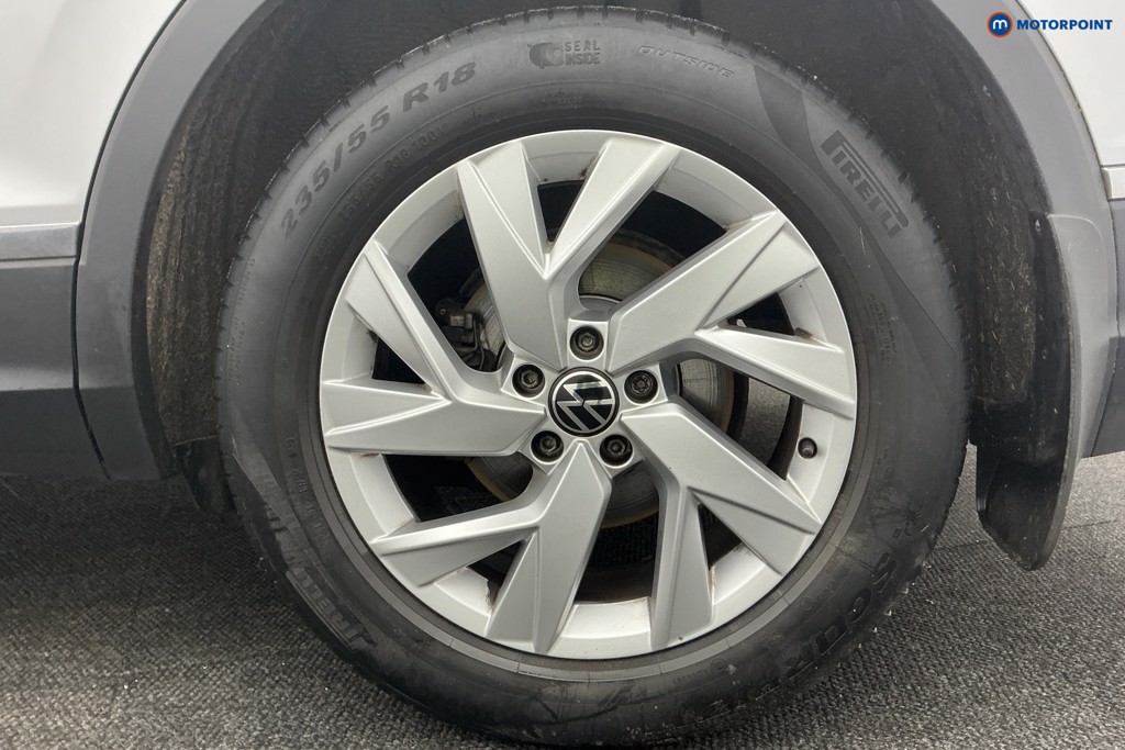 Volkswagen Tiguan Life Manual Petrol SUV - Stock Number (1601825) - 45th supplementary image
