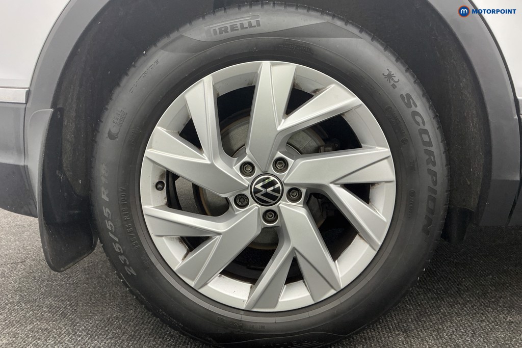 Volkswagen Tiguan Life Manual Petrol SUV - Stock Number (1601825) - 46th supplementary image