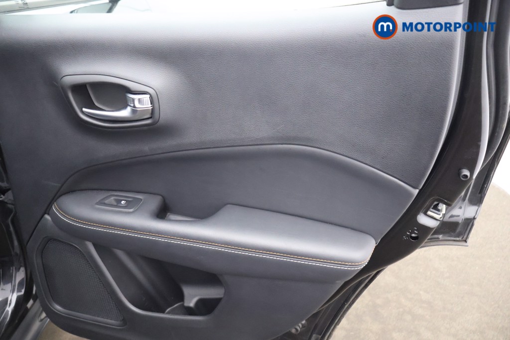 Jeep Compass Longitude Manual Petrol SUV - Stock Number (1605222) - 18th supplementary image