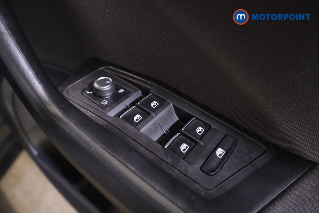 Volkswagen T-Roc Design Manual Petrol SUV - Stock Number (1607195) - 12th supplementary image