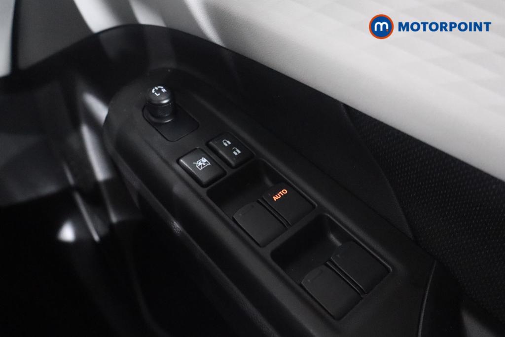 Suzuki Swift Motion Automatic Petrol Hatchback - Stock Number (1607405) - 11th supplementary image