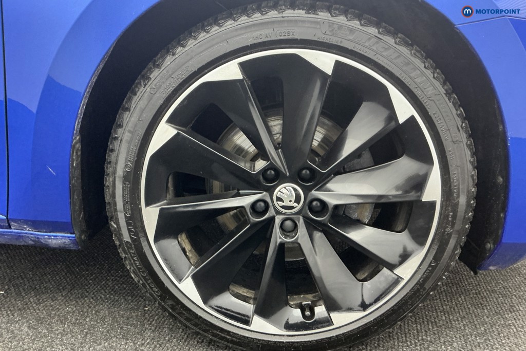 Skoda Superb Sport Line Plus Automatic Petrol Hatchback - Stock Number (1608582) - 41st supplementary image